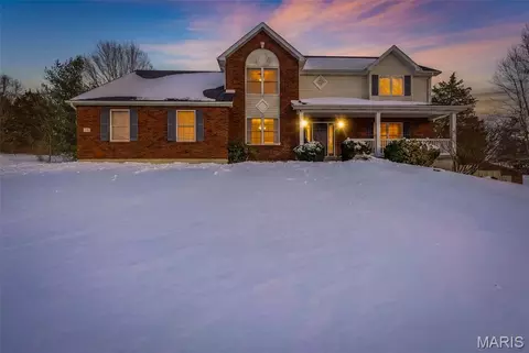 10 Crystal Lake Ct, Festus, MO 63028