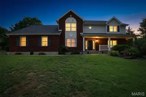 10 Crystal Lake Ct, Festus, MO 63028