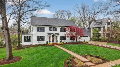 457 Yorkshire Pl, Webster Groves, MO 63119
