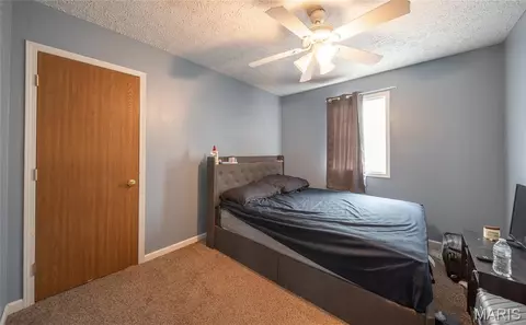 Bedroom - 24010 Turtle Ln, Saint Robert, MO 65584 photo 3 of 4