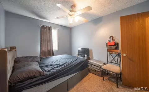Bedroom - 24010 Turtle Ln, Saint Robert, MO 65584 photo 4 of 4