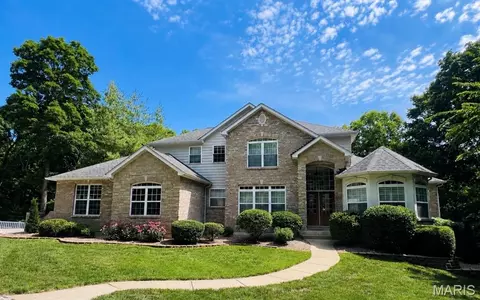 477 Winding Woods Dr, Troy, MO 63379