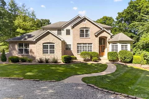477 Winding Woods Dr, Troy, MO 63379