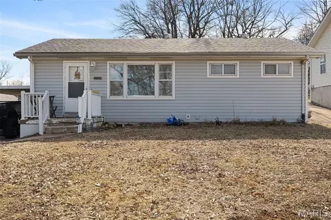 10558 Hobday Ave, Saint Ann, MO 63074