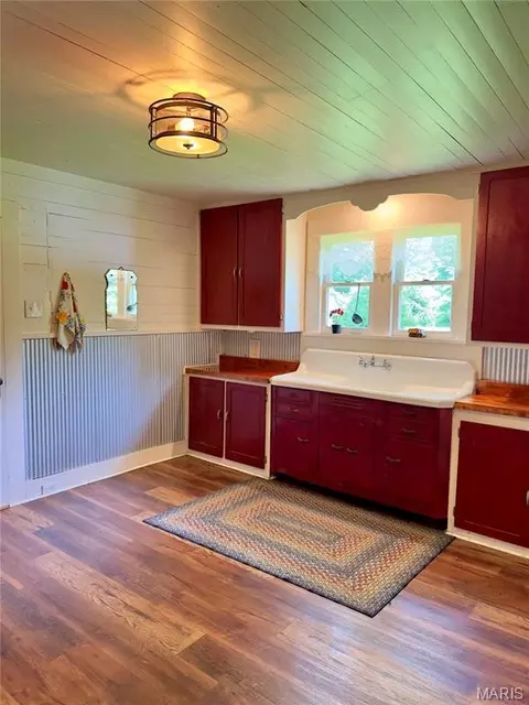 Kitchen - 659 E Pine St, Bourbon, MO 65441 photo 1 of 2