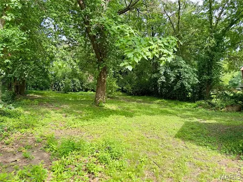 Exterior - 659 E Pine St, Bourbon, MO 65441 photo 10 of 10
