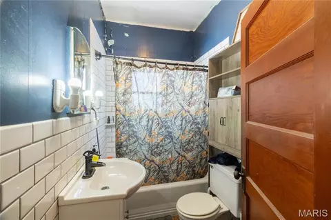 Bath - 659 E Pine St, Bourbon, MO 65441 photo 1 of 1