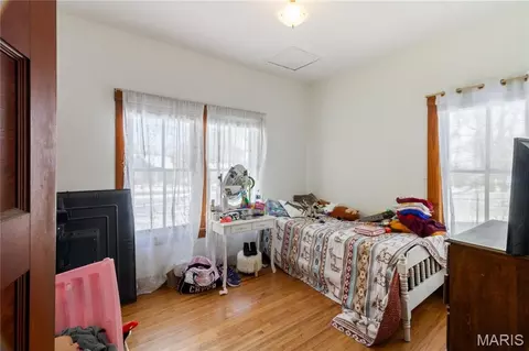 Bedroom - 659 E Pine St, Bourbon, MO 65441 photo 2 of 3