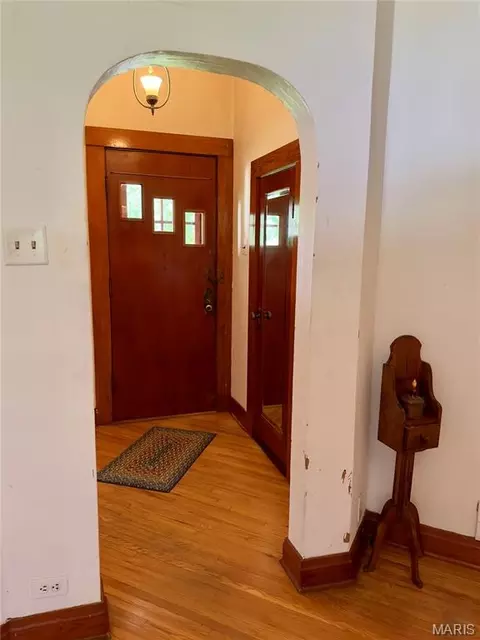 Entry Way - 659 E Pine St, Bourbon, MO 65441 photo 1 of 3