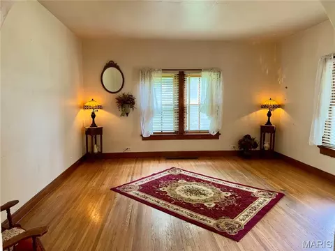 Living - 659 E Pine St, Bourbon, MO 65441 photo 2 of 6