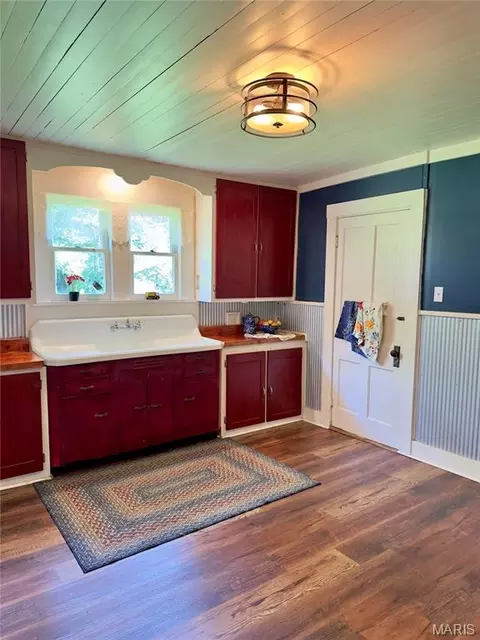 Kitchen - 659 E Pine St, Bourbon, MO 65441 photo 2 of 2
