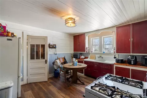 Kitchen - 659 E Pine St, Bourbon, MO 65441 photo 1 of 2
