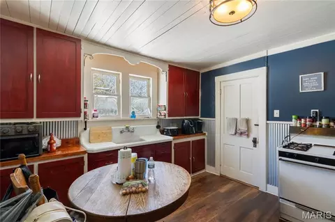 Kitchen - 659 E Pine St, Bourbon, MO 65441 photo 2 of 2