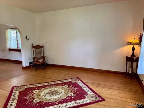 Living - 659 E Pine St, Bourbon, MO 65441 photo 3 of 6