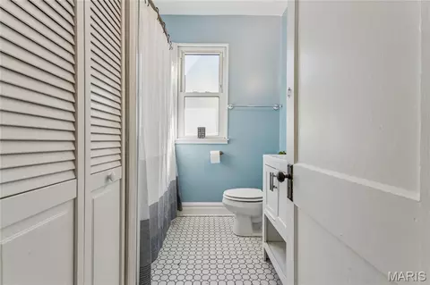 Bath - 6652 Hancock Ave, Saint Louis, MO 63139 photo 1 of 2