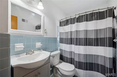 Bath - 5701 Arthur Ave, Saint Louis, MO 63139 photo 1 of 1
