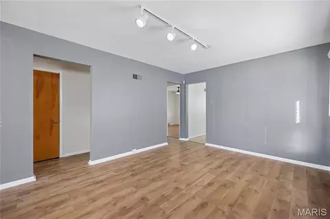Living - 5701 Arthur Ave, Saint Louis, MO 63139 photo 4 of 5