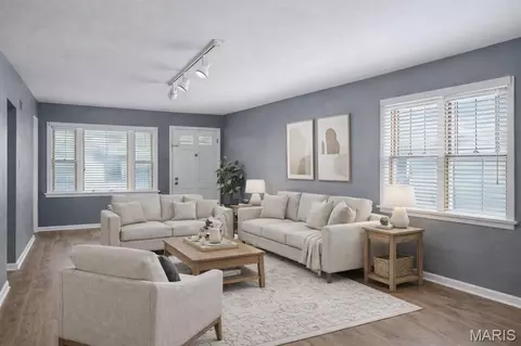 Living - 5701 Arthur Ave, Saint Louis, MO 63139 photo 2 of 5