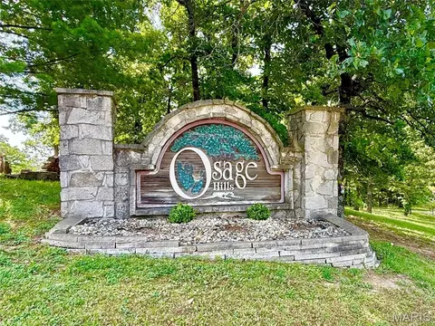 168 Cherokee Ct, Pacific, MO 63069