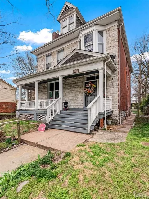 5530 Etzel Ave, Saint Louis, MO 63112