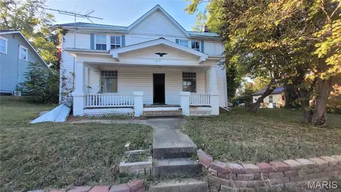 915 Maupin Ave, New Haven, MO 63068