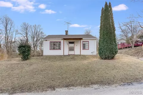 1 Spicer Dr, Caseyville, IL 62232