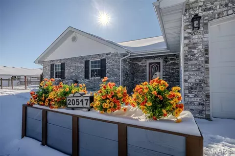 20517 Luna Rd, Waynesville, MO 65583