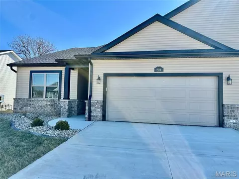 204 Wrigley Field Dr, Bethalto, IL 62010