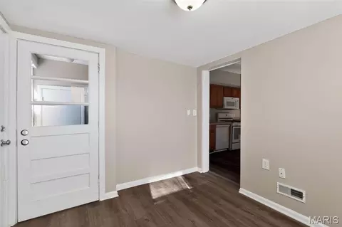 Entry Way - 3721 S Compton Ave, Saint Louis, MO 63118 photo 1 of 5