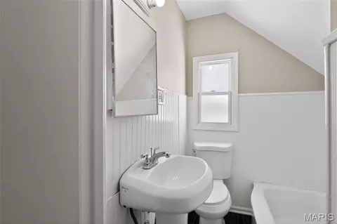 Bath - 3721 S Compton Ave, Saint Louis, MO 63118 photo 2 of 2