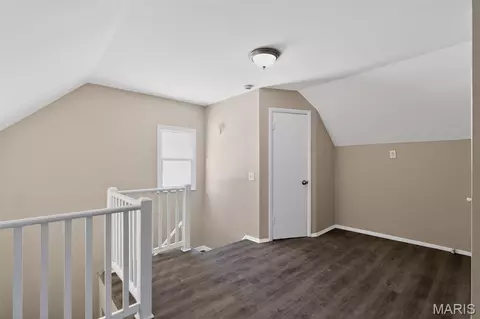 Entry Way - 3721 S Compton Ave, Saint Louis, MO 63118 photo 4 of 5