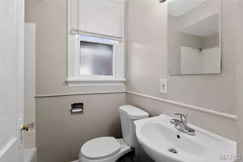 Bath - 3721 S Compton Ave, Saint Louis, MO 63118 photo 1 of 2