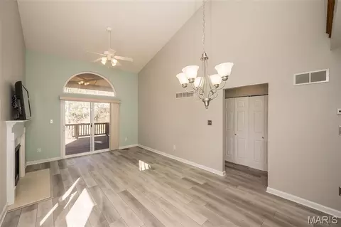 Living - 6827 Eagles Landing Ct, Pacific, MO 63069 photo 3 of 6
