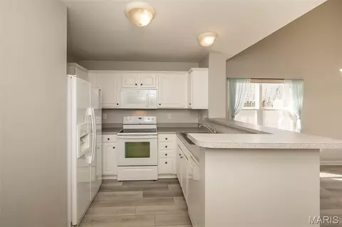 Kitchen - 6827 Eagles Landing Ct, Pacific, MO 63069 photo 2 of 3