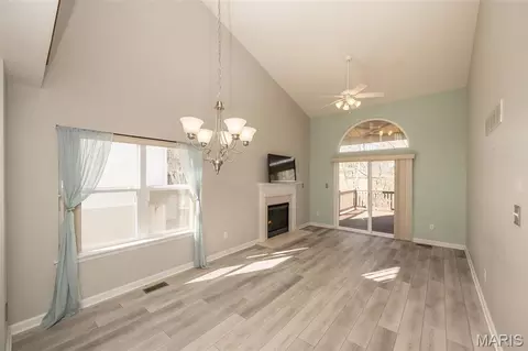 Living - 6827 Eagles Landing Ct, Pacific, MO 63069 photo 2 of 6