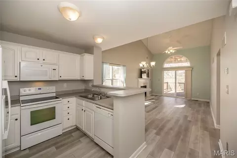 Kitchen - 6827 Eagles Landing Ct, Pacific, MO 63069 photo 1 of 3