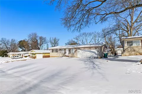 2267 Heritage Dr, Saint Louis, MO 63136