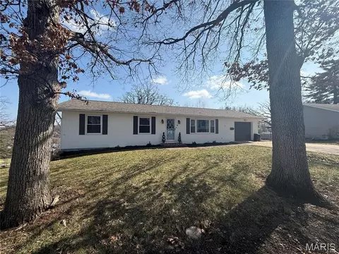 6 Fair Oaks Dr, Hannibal, MO 63401