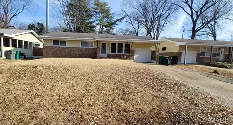 9926 Cambria Dr, Moline Acres, MO 63136