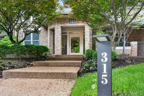 315 N Meramec Ave #30, Saint Louis, MO 63105