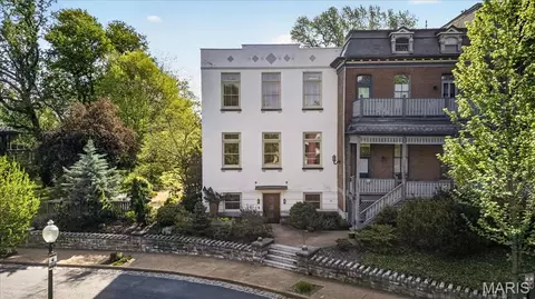 6 Benton Pl, Saint Louis, MO 63104
