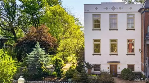 6 Benton Pl, Saint Louis, MO 63104