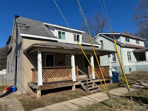 601 8th St, Highland, IL 62249