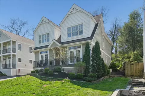 34 Burroughs Ln, Saint Louis, MO 63124