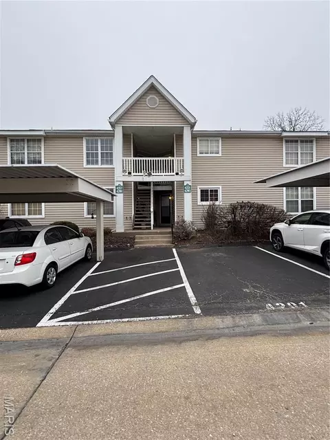 4205 Canal Dr, Florissant, MO 63034
