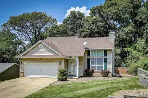 2213 Stone Gate Dr, Dupo, IL 62239