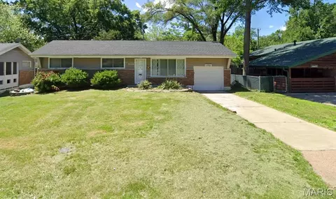 9939 Duke Dr, Saint Louis, MO 63136