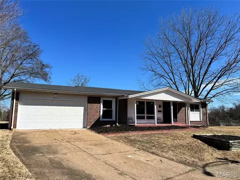 3615 Dwyer Ln, Florissant, MO 63033