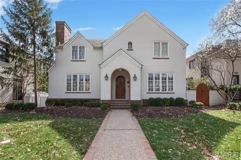 8130 Westmoreland Ave, Clayton, MO 63105