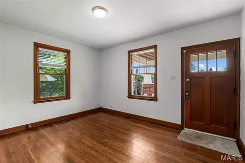 Living - 305 Williams St, Washington, MO 63090 photo 1 of 3
